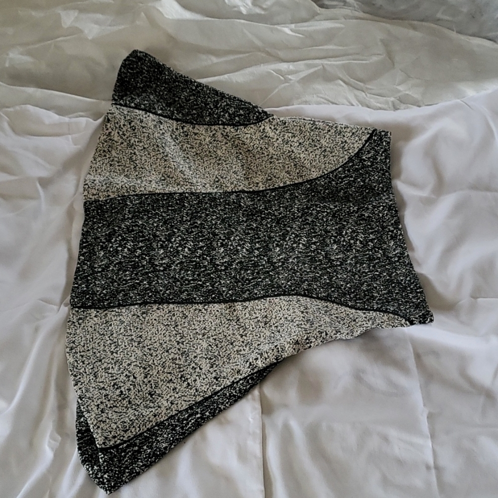 Size small black and cream colored skirt
